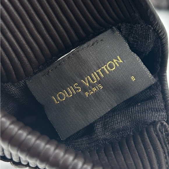 Louis Vuitton Black Gloves - Picture 3 of 6
